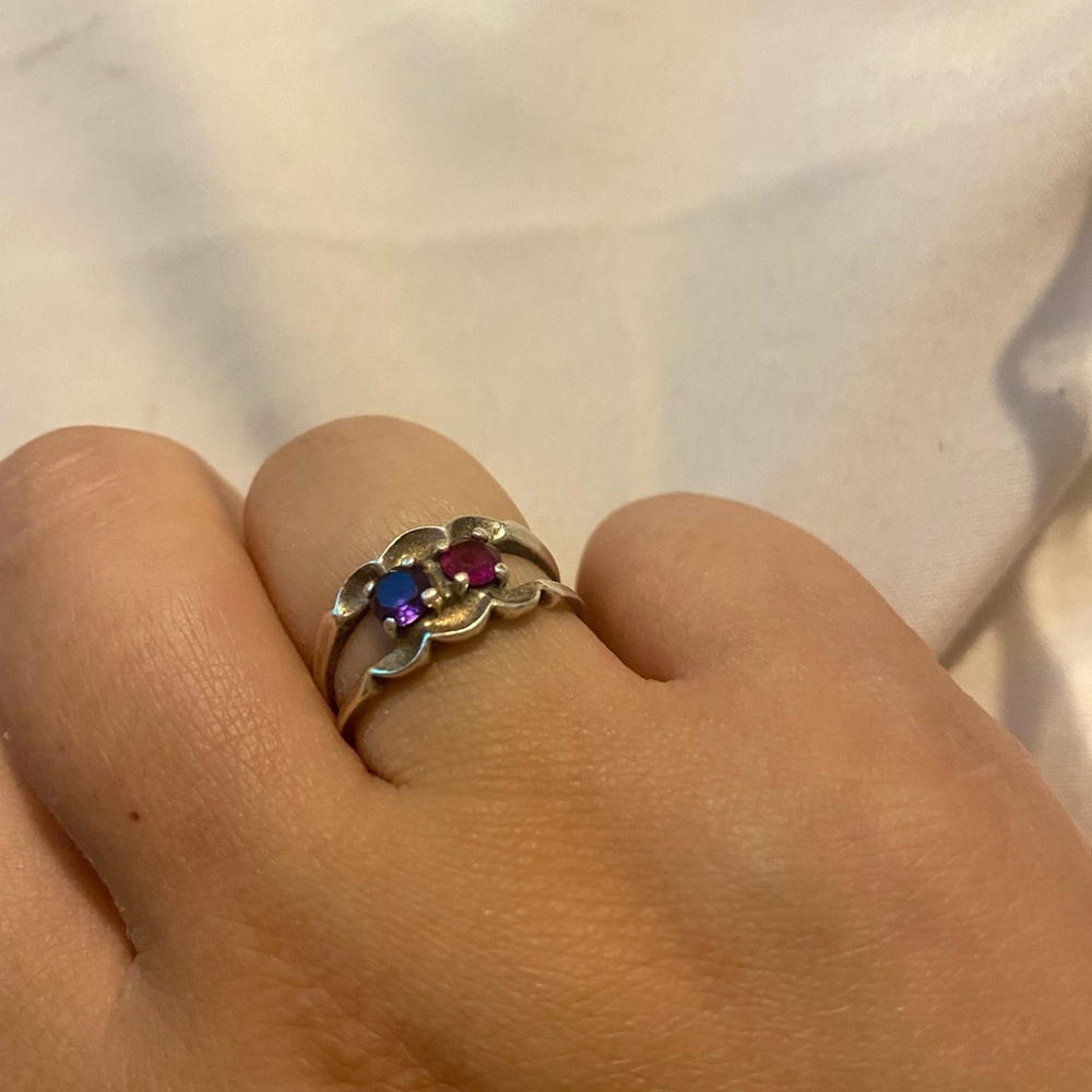 Alexandrite and ruby ring